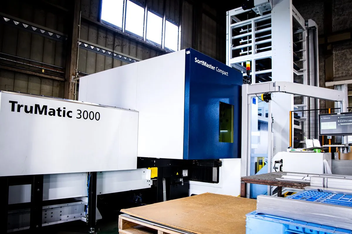 TRUMPF Trumatic3000Fiber レーザー・パンチ複合加工機